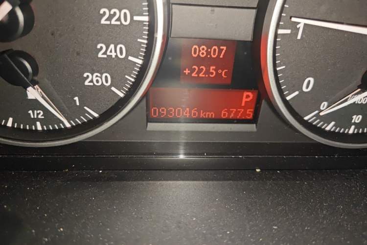 Used BMW X1 2015 sDrive18i Fashion Upgrade Edition Odometer Close Up