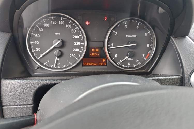 Used BMW X1 2015 sDrive18i Leading Edition Odometer Close Up