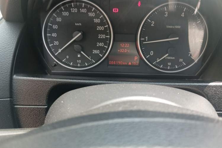 Used BMW X1 2015 sDrive18i Fashion Upgrade Edition Odometer Close Up
