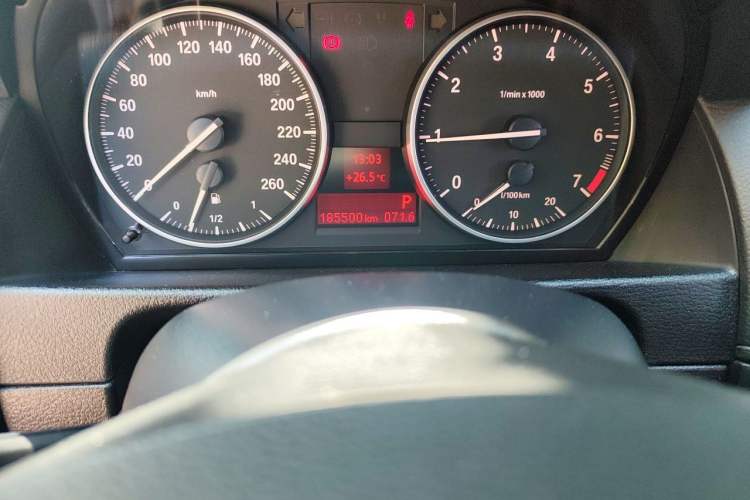 Used BMW X1 2015 sDrive18i Fashion Upgrade Edition Odometer Close Up