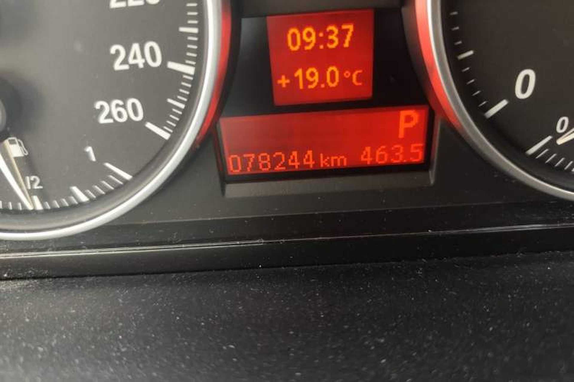 Used BMW X1 2015 sDrive18i Fashion Upgrade Edition Odometer Close Up