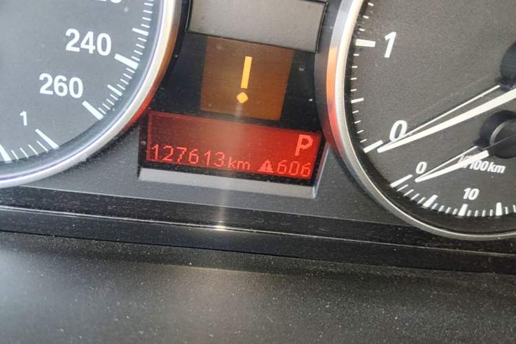 Used BMW X1 2015 sDrive18i Fashion Upgrade Edition Odometer Close Up