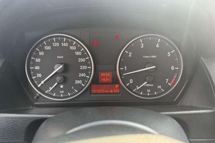 Used BMW X1 2015 sDrive18i Fashion Upgrade Edition Odometer Close Up
