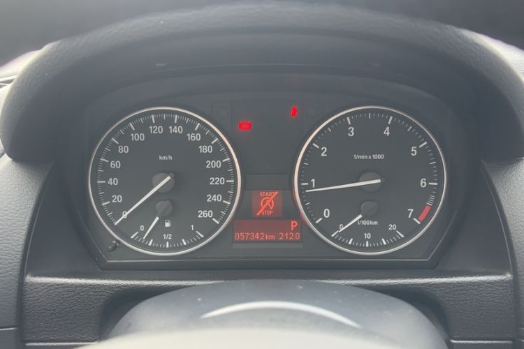 Used BMW X1 2015 sDrive18i Leading Edition Odometer Close Up