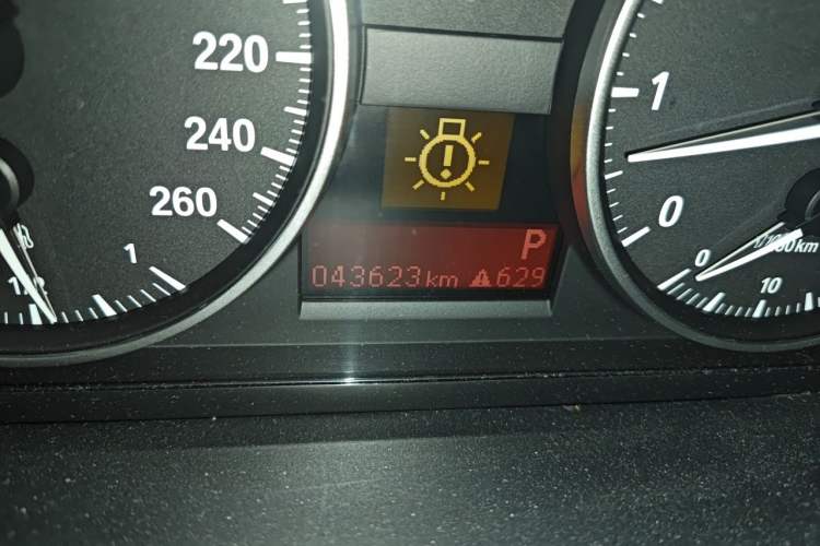 Used BMW X1 2015 sDrive18i Fashion Upgrade Edition Odometer Close Up