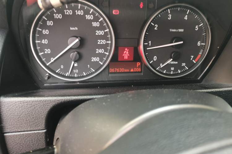 Used BMW X1 2015 sDrive18i Fashion Upgrade Edition Odometer Close Up