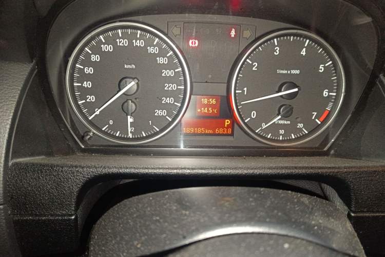 Used BMW X1 2015 sDrive18i Fashion Upgrade Edition Odometer Close Up