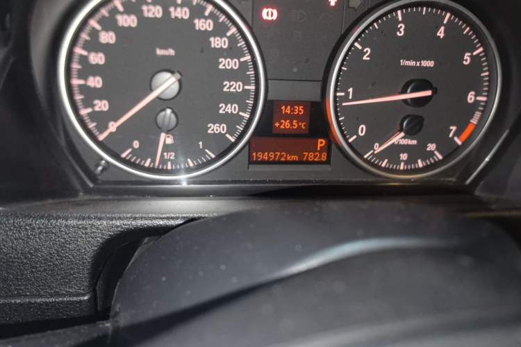 Used BMW X1 2015 sDrive18i Fashion Upgrade Edition Odometer Close Up