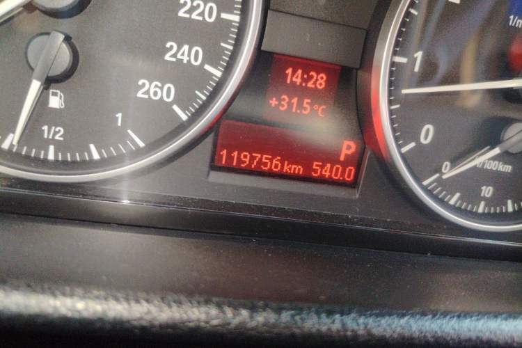 Used BMW X1 2015 sDrive18i Leading Edition Odometer Close Up