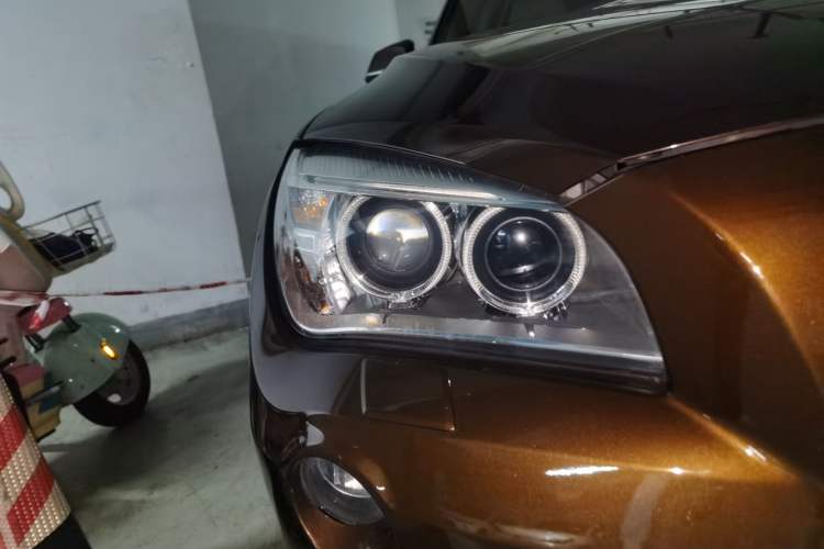 Used BMW X1 2015 xDrive20i Fashion Model Right Front Headlight