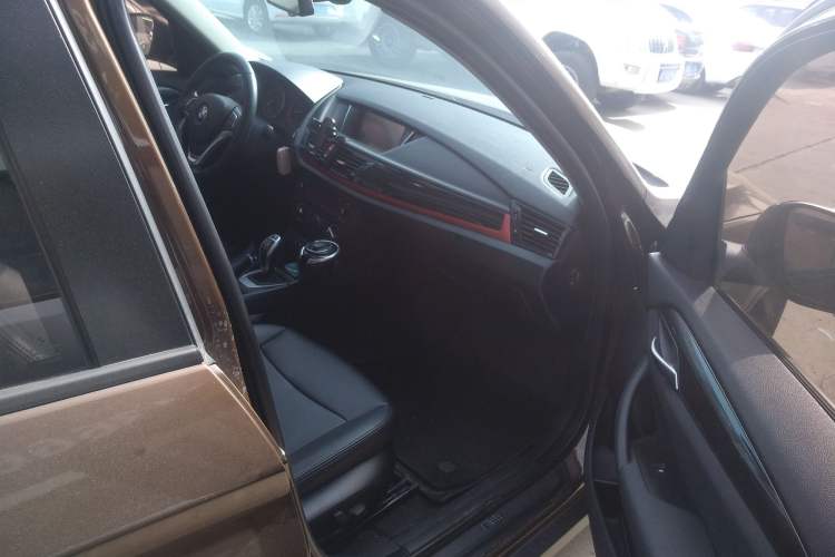 Used BMW X1 2015 sDrive18i Fashion Upgrade Edition Right Front Seat