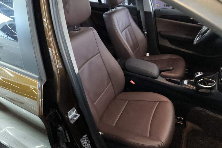 Used BMW X1 2015 sDrive18i Fashion Upgrade Edition Right Front Seat