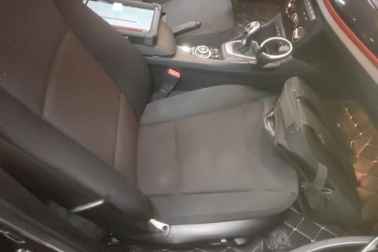 Used BMW X1 2015 sDrive18i Fashion Upgrade Edition Right Front Seat