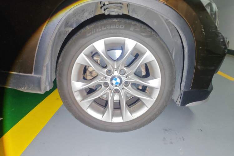 Used BMW X1 2015 sDrive18i Fashion Upgrade Edition Right Front Wheel Hub
