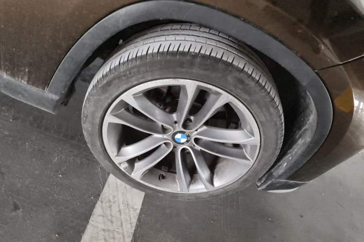 Used BMW X1 2015 sDrive18i Leading Edition Right Front Wheel Hub