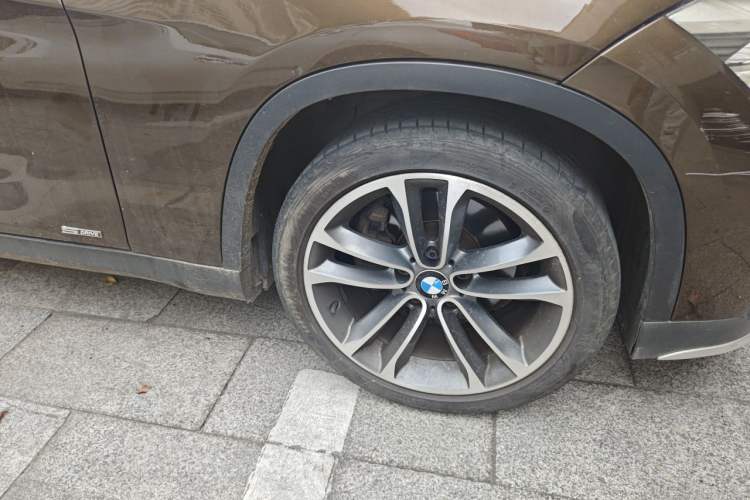 Used BMW X1 2015 sDrive18i Leading Edition Right Front Wheel Hub