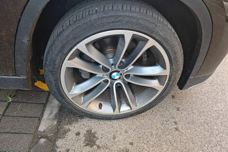 Used BMW X1 2015 sDrive18i Leading Edition Right Front Wheel Hub