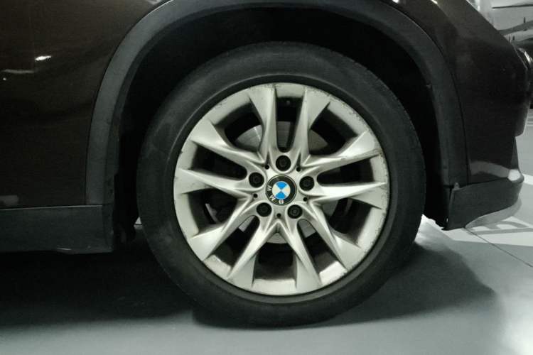 Used BMW X1 2015 sDrive18i Fashion Upgrade Edition Right Front Wheel Hub