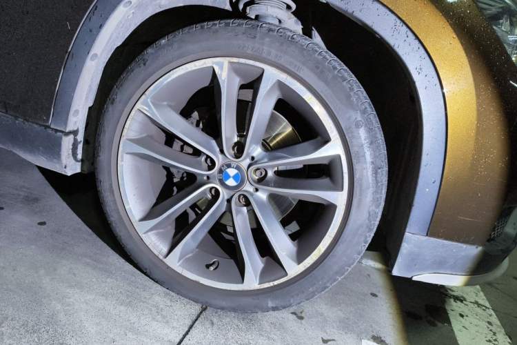 Used BMW X1 2015 sDrive18i Leading Edition Right Front Wheel Hub
