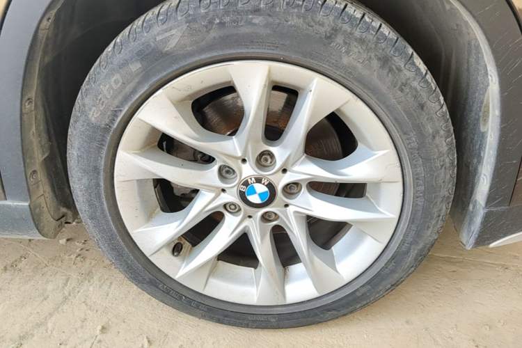 Used BMW X1 2015 sDrive18i Fashion Upgrade Edition Right Front Wheel Hub