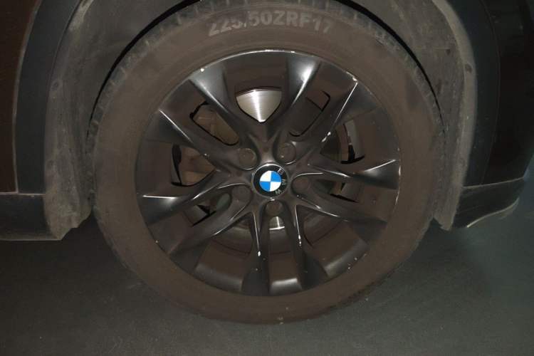 Used BMW X1 2015 sDrive18i Fashion Upgrade Edition Right Front Wheel Hub