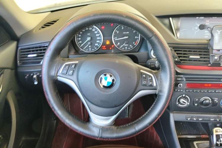 Used BMW X1 2015 sDrive18i Fashion Upgrade Edition Steering Wheel