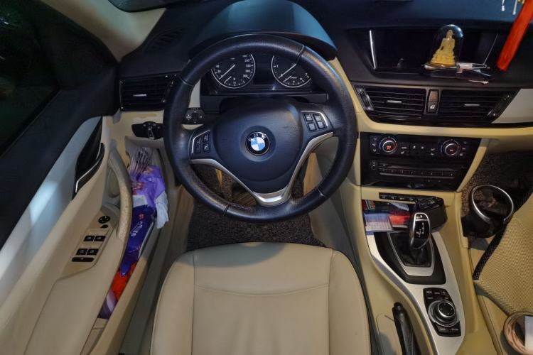 Used BMW X1 2015 xDrive20i Fashion Model Steering Wheel