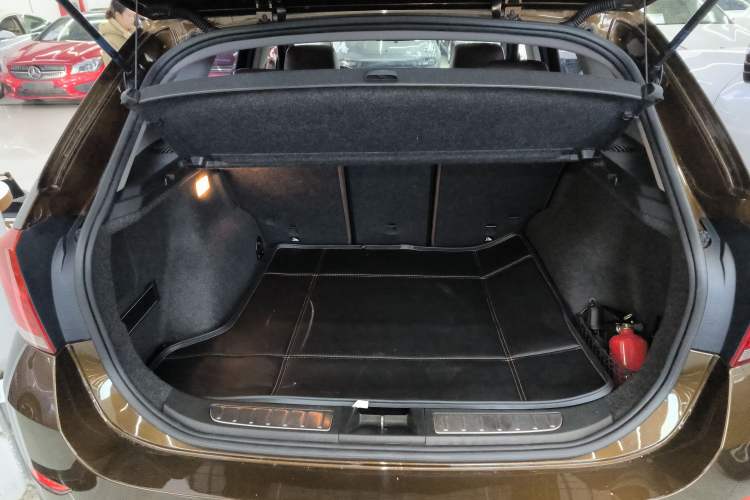Used BMW X1 2015 sDrive18i Fashion Upgrade Edition Trunk