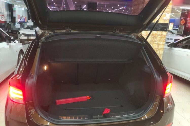 Used BMW X1 2015 sDrive18i Fashion Upgrade Edition Trunk