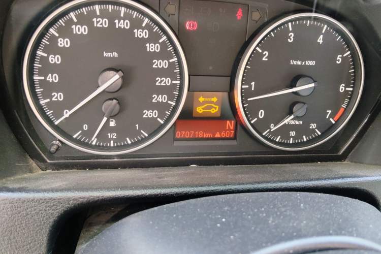 Used BMW X1 2015 sDrive18i Fashion Upgrade Edition Odometer Close Up