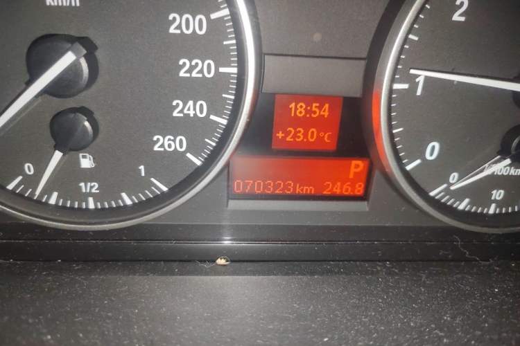 Used BMW X1 2015 sDrive18i Leading Edition Odometer Close Up