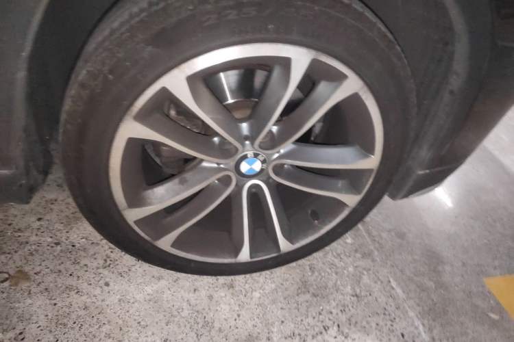 Used BMW X1 2015 sDrive18i Leading Edition Right Front Wheel Hub