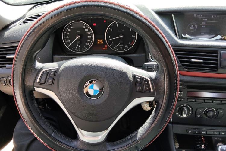 Used BMW X1 2015 sDrive18i Fashion Upgrade Edition Steering Wheel