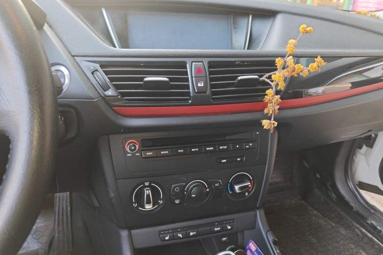 Used BMW X1 2015 sDrive18i Fashion Upgrade Edition Audio And AC Panel