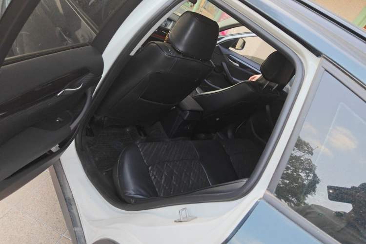 Used BMW X1 2015 sDrive18i Fashion Upgrade Edition Left Rear Seat