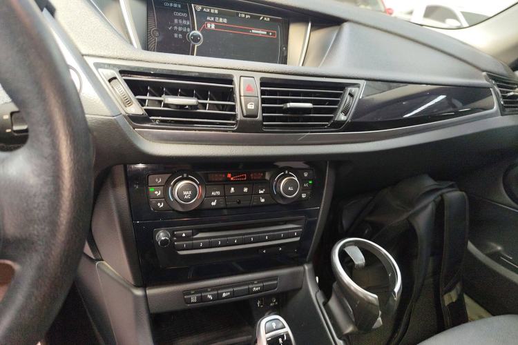 Used BMW X1 2015 sDrive18i Leading Edition Audio And AC Panel
