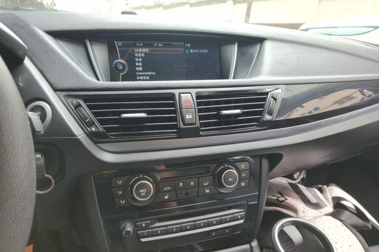 Used BMW X1 2015 sDrive18i Leading Edition Audio And AC Panel