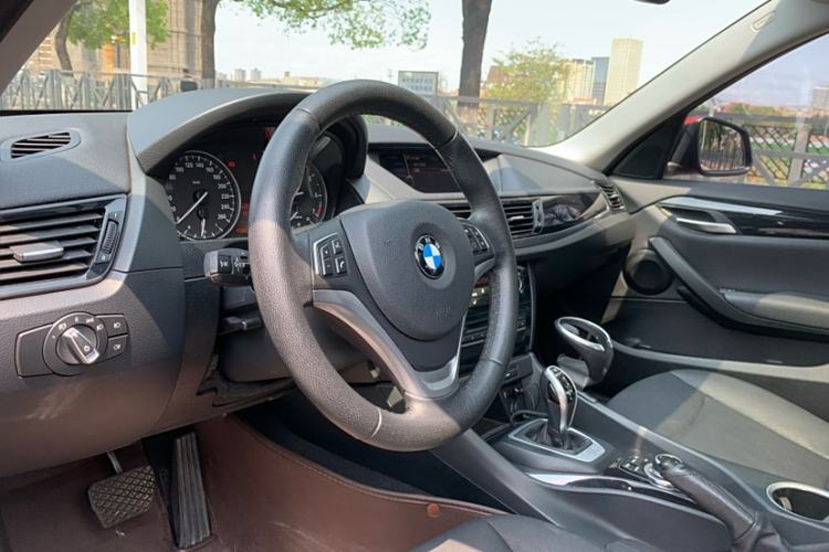 Used BMW X1 2015 sDrive18i Leading Edition Interior 11