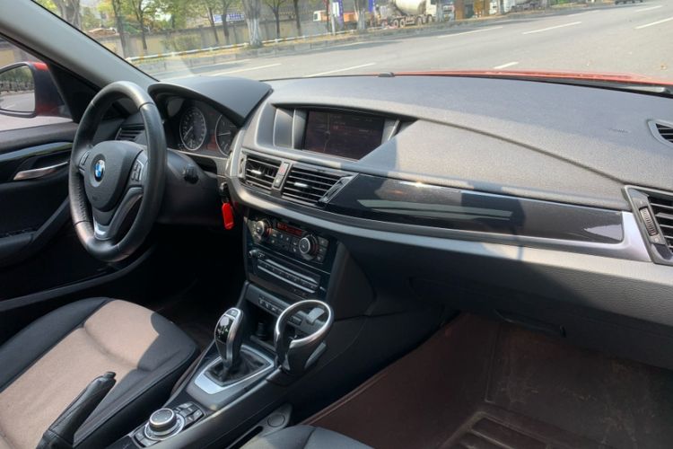 Used BMW X1 2015 sDrive18i Leading Edition Interior 3