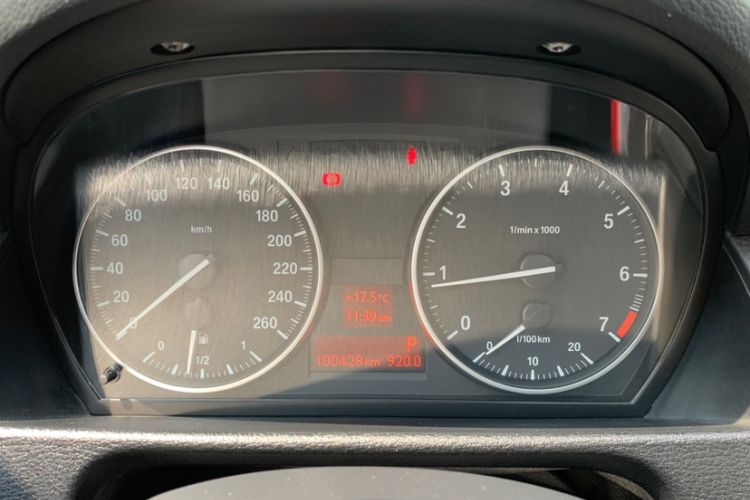Used BMW X1 2015 sDrive18i Leading Edition Odometer Close Up