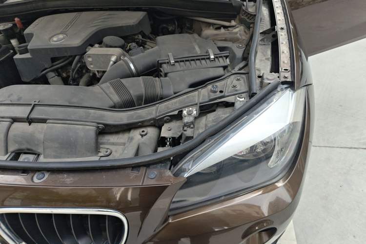 Used BMW X1 2015 sDrive18i Fashion Upgrade Edition Engine Bay Left
