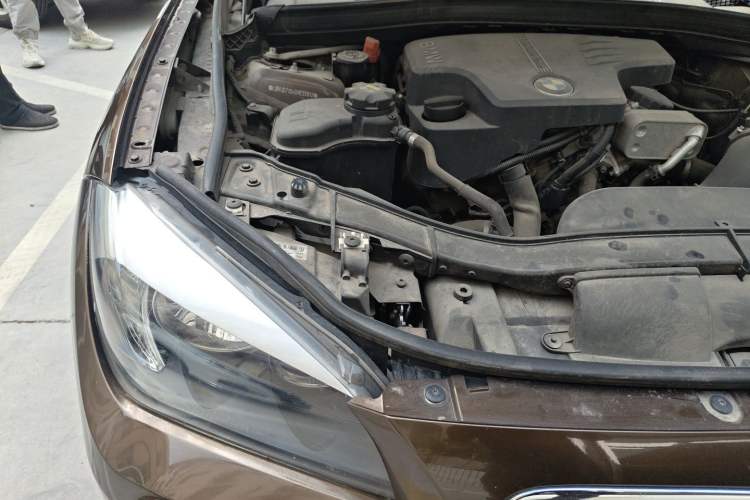 Used BMW X1 2015 sDrive18i Fashion Upgrade Edition Engine Bay Right