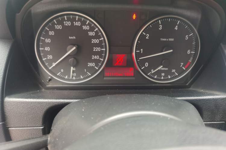 Used BMW X1 2015 sDrive18i Fashion Upgrade Edition Odometer Close Up