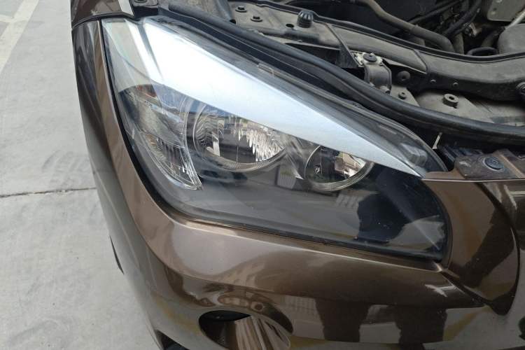 Used BMW X1 2015 sDrive18i Fashion Upgrade Edition Right Front Headlight