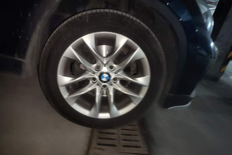 Used BMW X1 2015 sDrive18i Fashion Upgrade Edition Right Front Wheel Hub