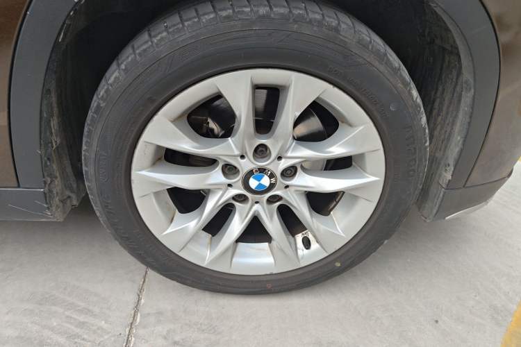 Used BMW X1 2015 sDrive18i Fashion Upgrade Edition Right Front Wheel Hub