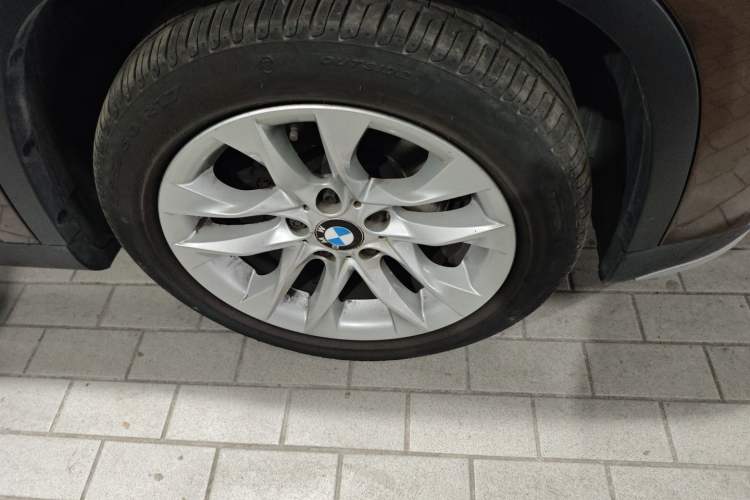 Used BMW X1 2015 sDrive18i Fashion Upgrade Edition Right Front Wheel Hub