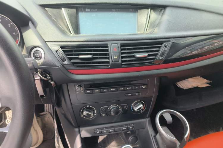 Used BMW X1 2015 sDrive18i Fashion Upgrade Edition Audio And AC Panel