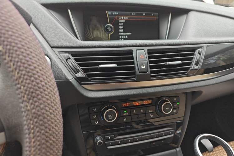 Used BMW X1 2015 sDrive18i Leading Edition Audio And AC Panel