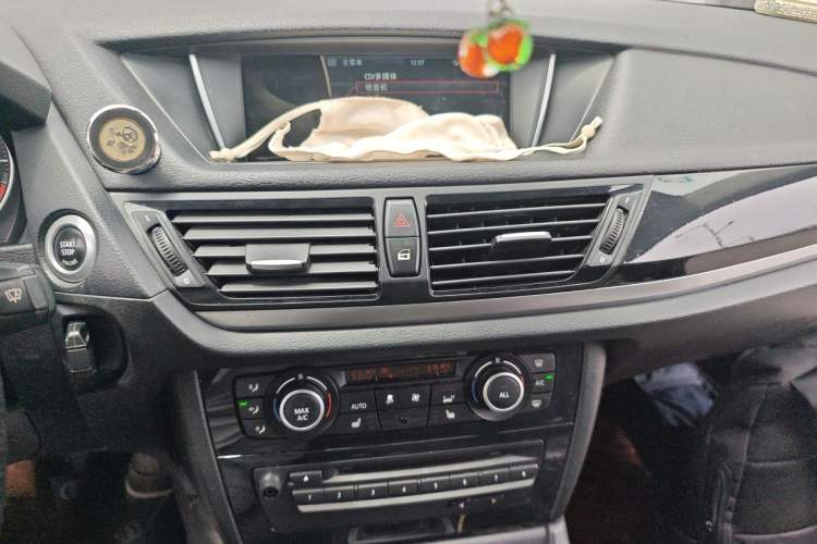 Used BMW X1 2015 sDrive18i Leading Edition Audio And AC Panel